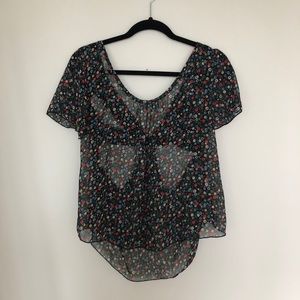 🌟 Sheer top with key hole back 🌟